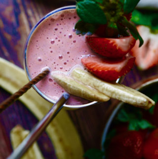 3-ingredient strawberry banana smoothie