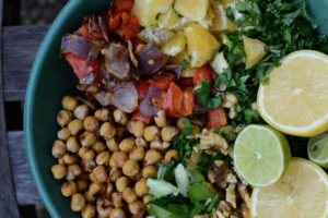 low-fat citrusy kale salad with roasted vegetables